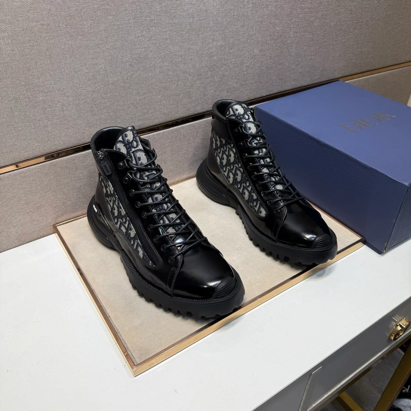 ⬛️Men's shoes 💰p580 [Dior~] Men's casual high-top shoes 2025z cabinet sales simultaneously 🔶Size: 39-44 #️⃣ 🔷2 colors🔜The upper is made of multi-material splicing➕Genuine leather lining, comfortable and breathable, sole: original comfortable and wear-resistant outsole, ⚠️Real shot📱Photographed🎬The real thing is better📢📢📢